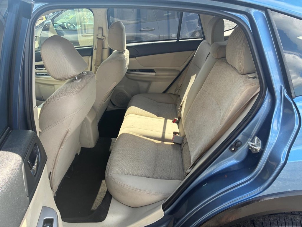 Subaru XV Crosstrek Vehicle Full-screen Gallery Image 06