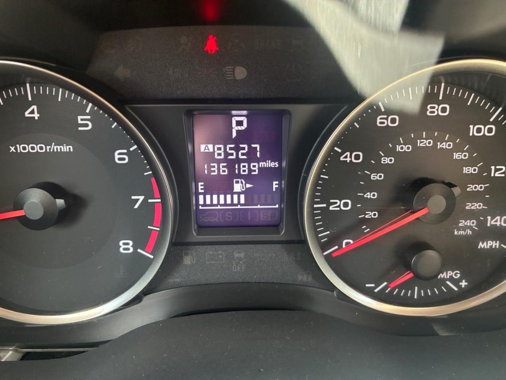 Subaru XV Crosstrek Vehicle Full-screen Gallery Image 10