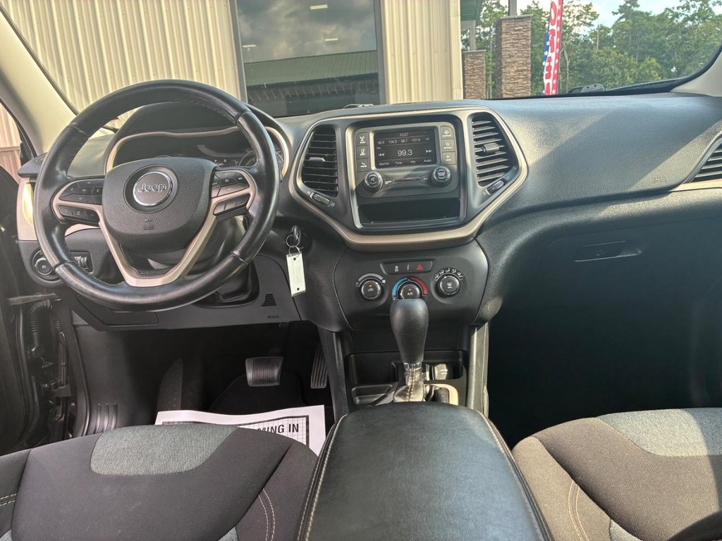 Jeep Cherokee Vehicle Full-screen Gallery Image 07