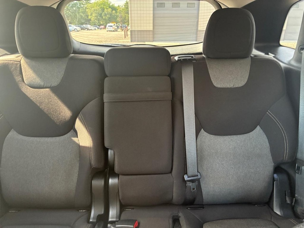 Jeep Cherokee Vehicle Full-screen Gallery Image 08