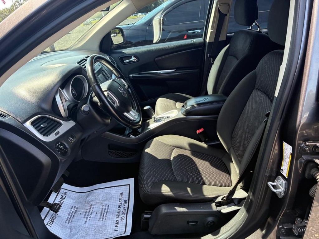 Dodge Journey Vehicle Full-screen Gallery Image 05