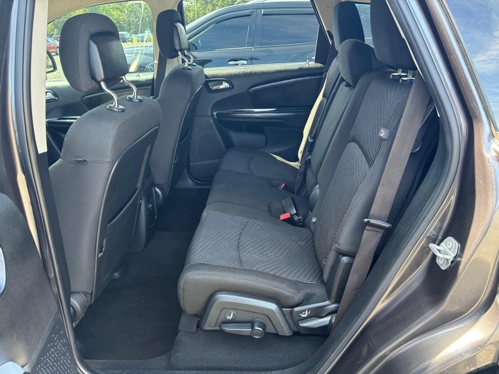 Dodge Journey Vehicle Full-screen Gallery Image 06
