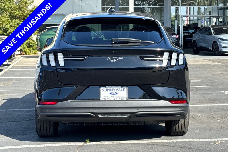 Ford Mustang Mach-E Vehicle Full-screen Gallery Image 06