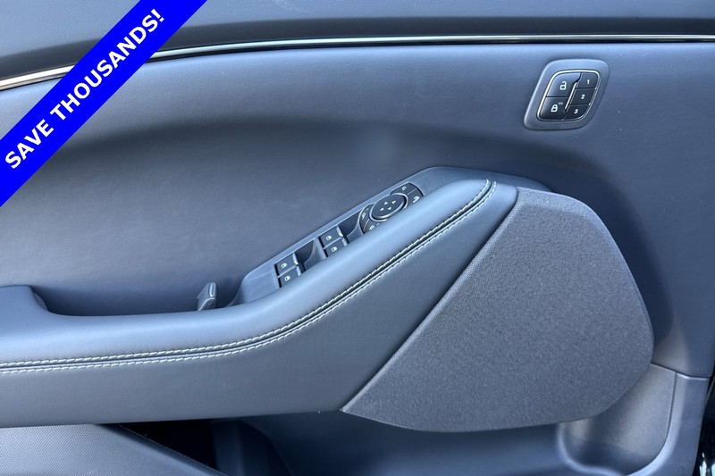 Ford Mustang Mach-E Vehicle Full-screen Gallery Image 10