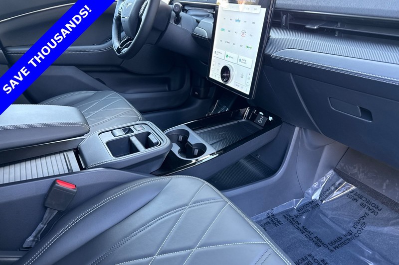 Ford Mustang Mach-E Vehicle Full-screen Gallery Image 15