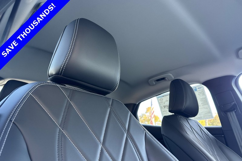 Ford Mustang Mach-E Vehicle Full-screen Gallery Image 16