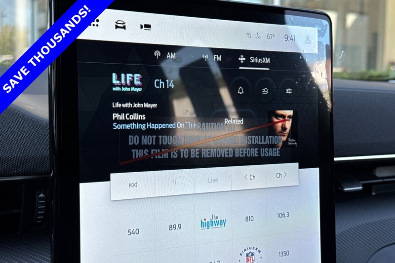 Ford Mustang Mach-E Vehicle Full-screen Gallery Image 17