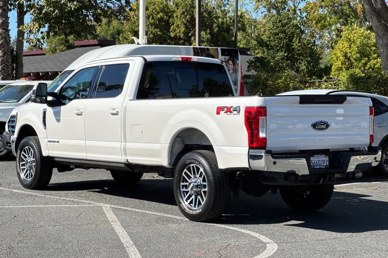 Ford Super Duty F-350 SRW Vehicle Full-screen Gallery Image 06