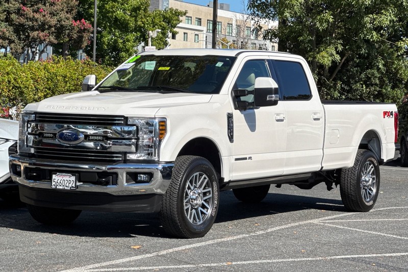 Ford Super Duty F-350 SRW Vehicle Full-screen Gallery Image 09