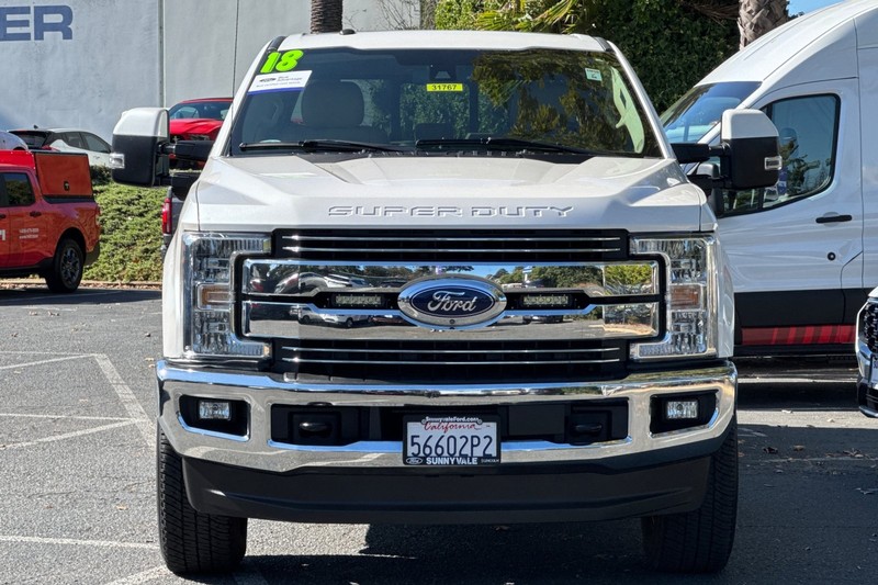 Ford Super Duty F-350 SRW Vehicle Full-screen Gallery Image 10