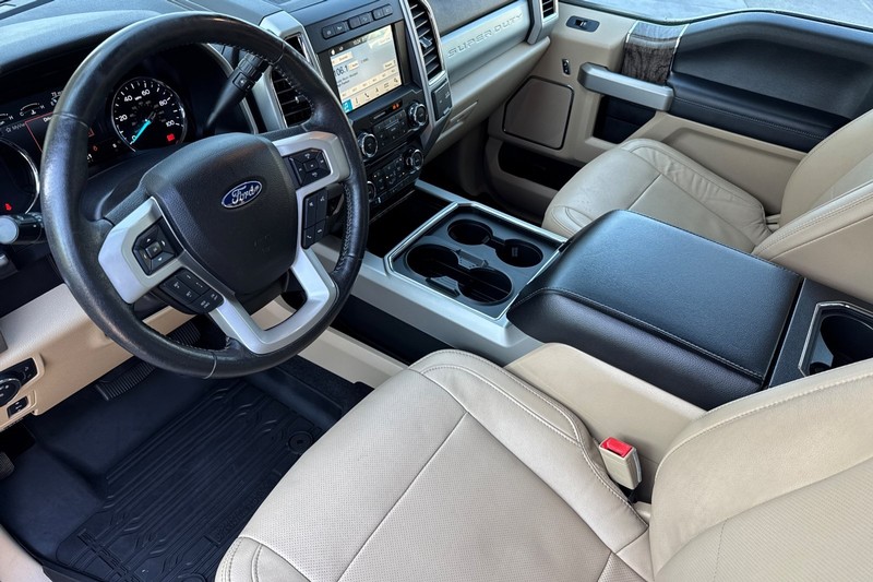 Ford Super Duty F-350 SRW Vehicle Full-screen Gallery Image 11