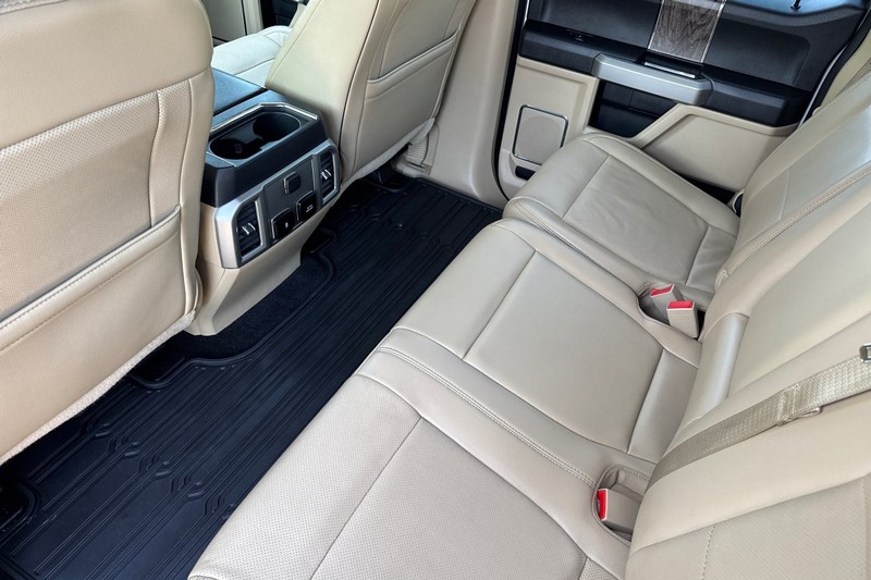 Ford Super Duty F-350 SRW Vehicle Full-screen Gallery Image 13