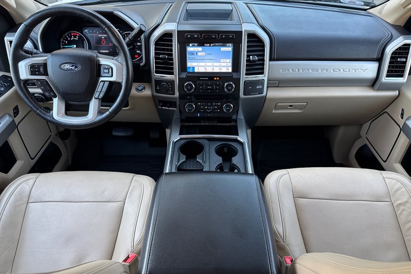 Ford Super Duty F-350 SRW Vehicle Full-screen Gallery Image 14