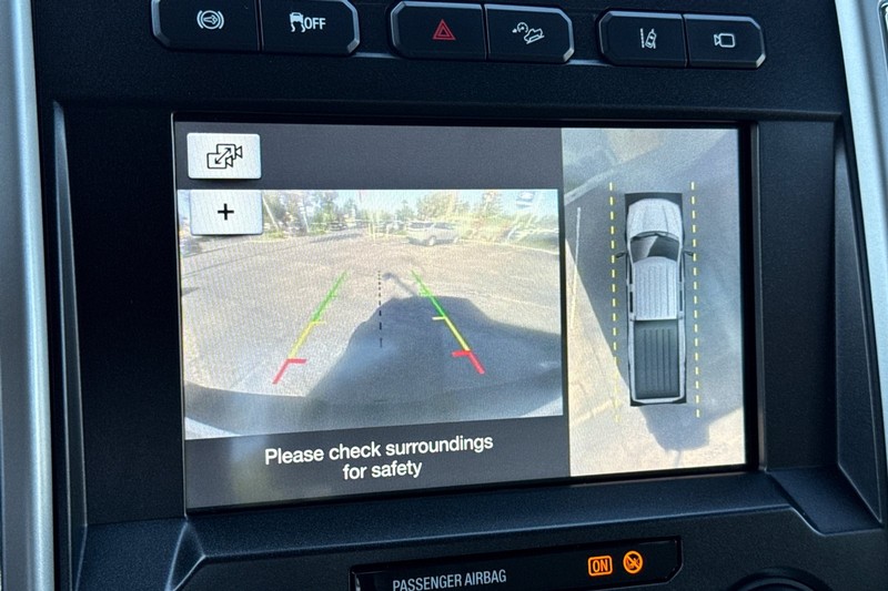 Ford Super Duty F-350 SRW Vehicle Full-screen Gallery Image 20