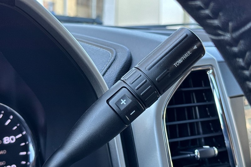 Ford Super Duty F-350 SRW Vehicle Full-screen Gallery Image 22