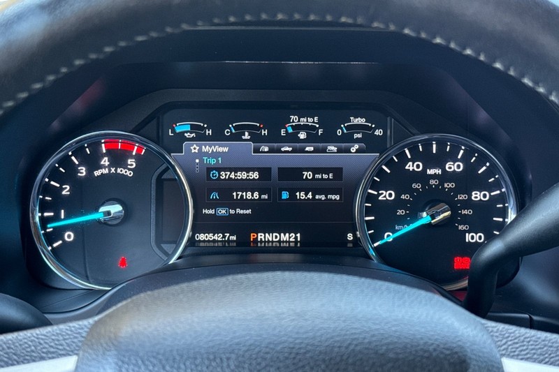 Ford Super Duty F-350 SRW Vehicle Full-screen Gallery Image 25