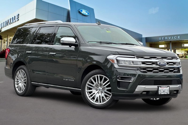 Ford Expedition Vehicle Full-screen Gallery Image 02