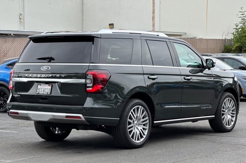 Ford Expedition Vehicle Full-screen Gallery Image 04