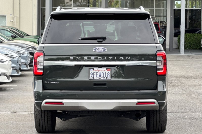 Ford Expedition Vehicle Full-screen Gallery Image 05