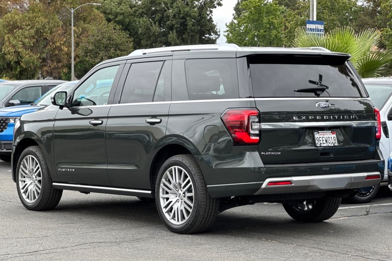 Ford Expedition Vehicle Full-screen Gallery Image 06