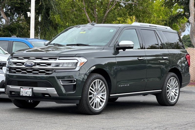 Ford Expedition Vehicle Full-screen Gallery Image 09