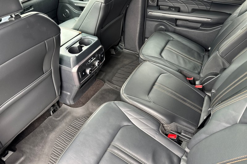 Ford Expedition Vehicle Full-screen Gallery Image 13