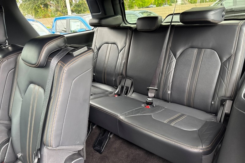 Ford Expedition Vehicle Full-screen Gallery Image 16