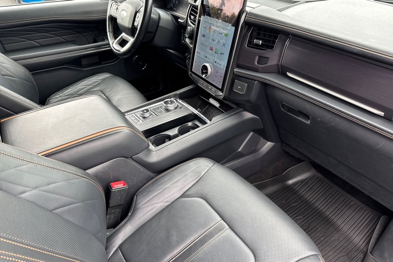 Ford Expedition Vehicle Full-screen Gallery Image 17