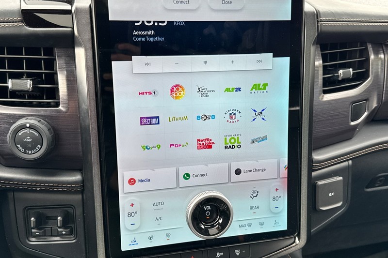 Ford Expedition Vehicle Full-screen Gallery Image 19