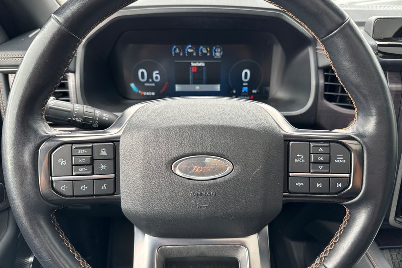 Ford Expedition Vehicle Full-screen Gallery Image 24