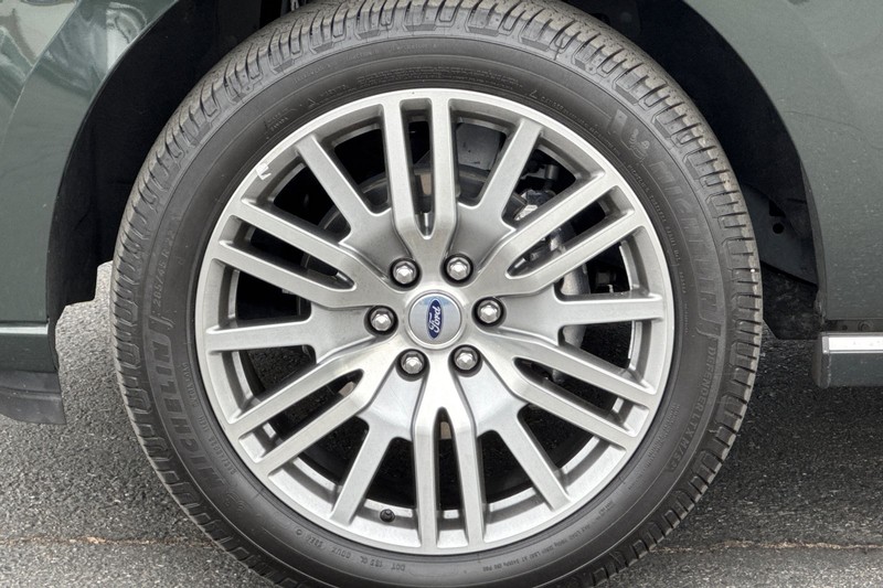 Ford Expedition Vehicle Full-screen Gallery Image 27