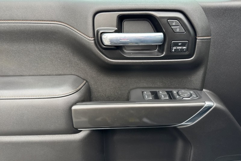 GMC Sierra 1500 Vehicle Full-screen Gallery Image 11