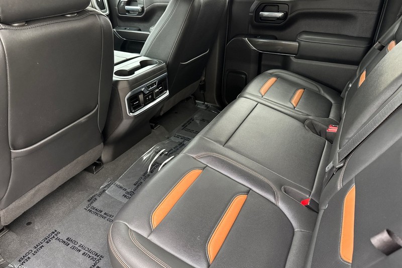 GMC Sierra 1500 Vehicle Full-screen Gallery Image 12