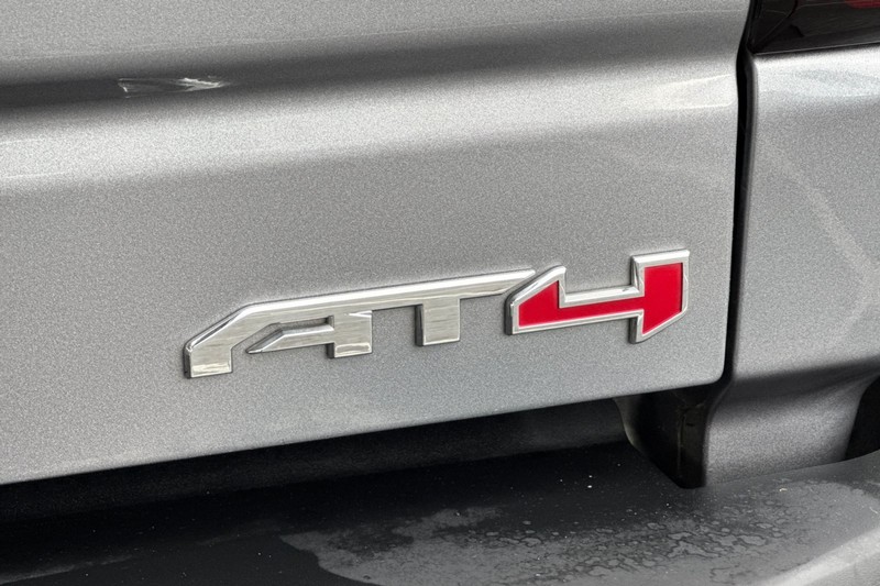 GMC Sierra 1500 Vehicle Full-screen Gallery Image 27