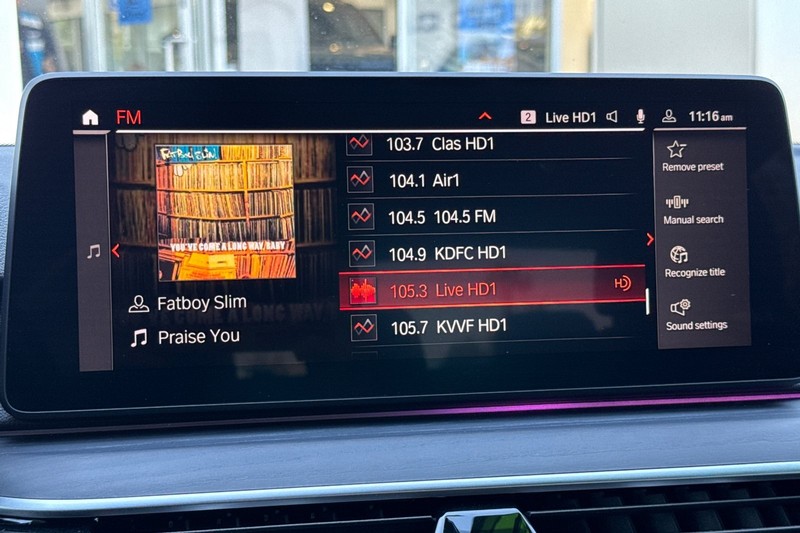 BMW 5 Series Vehicle Full-screen Gallery Image 16