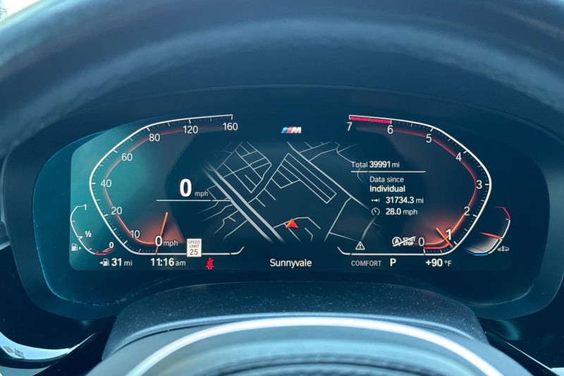 BMW 5 Series Vehicle Full-screen Gallery Image 22