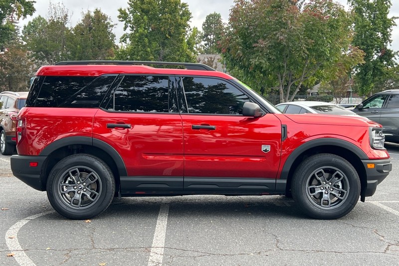 Ford Bronco Sport Vehicle Full-screen Gallery Image 03