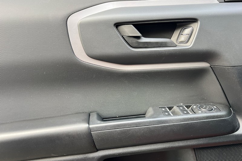 Ford Bronco Sport Vehicle Full-screen Gallery Image 11