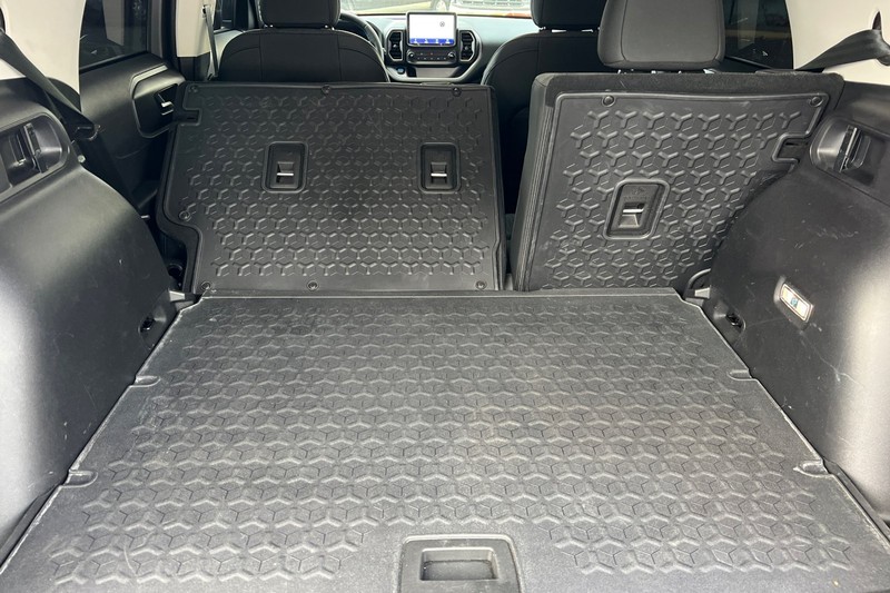 Ford Bronco Sport Vehicle Full-screen Gallery Image 15