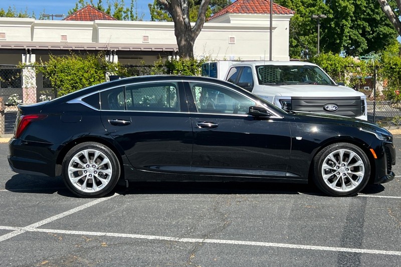 Cadillac CT5 Vehicle Full-screen Gallery Image 03