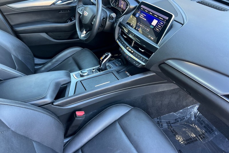 Cadillac CT5 Vehicle Full-screen Gallery Image 15