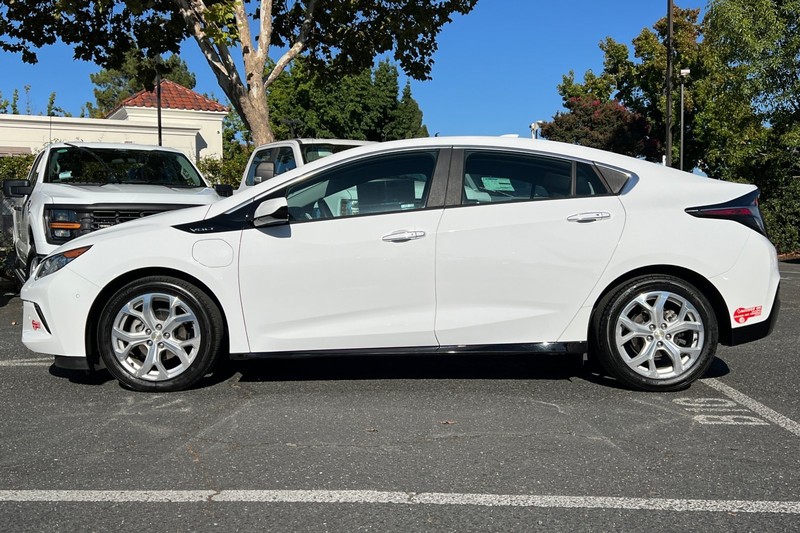 Chevrolet Volt Vehicle Full-screen Gallery Image 07