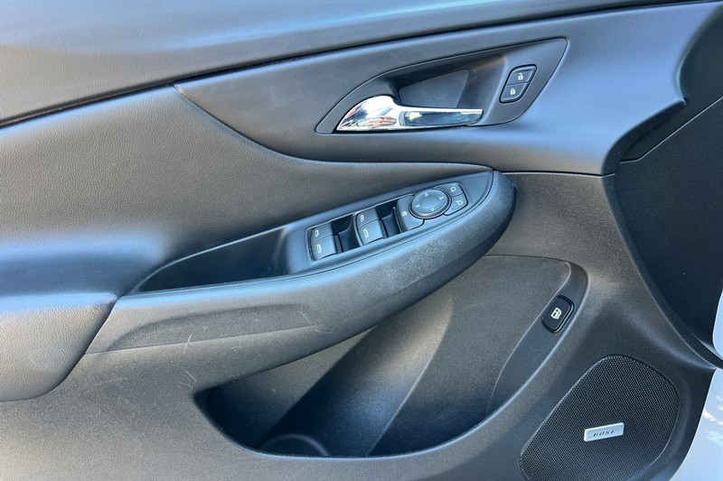 Chevrolet Volt Vehicle Full-screen Gallery Image 11