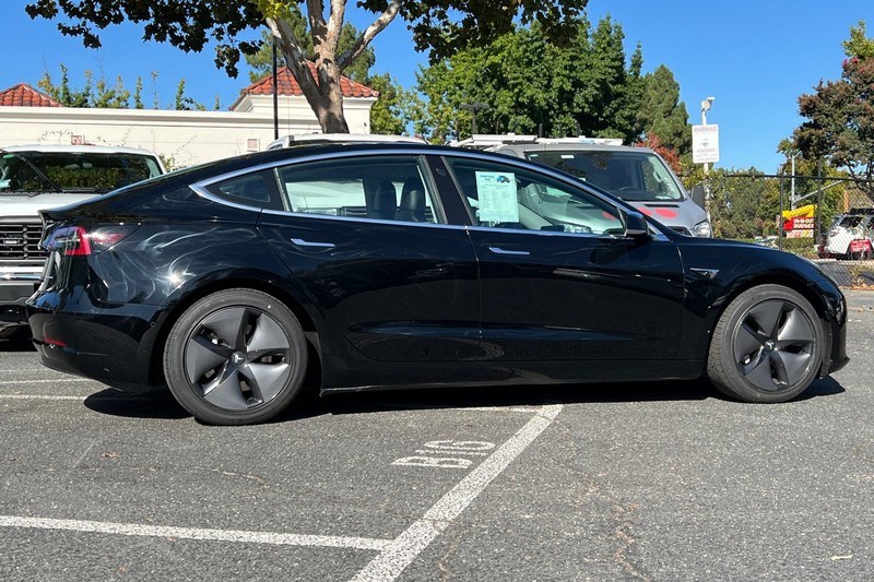 Tesla Model 3 Vehicle Full-screen Gallery Image 03