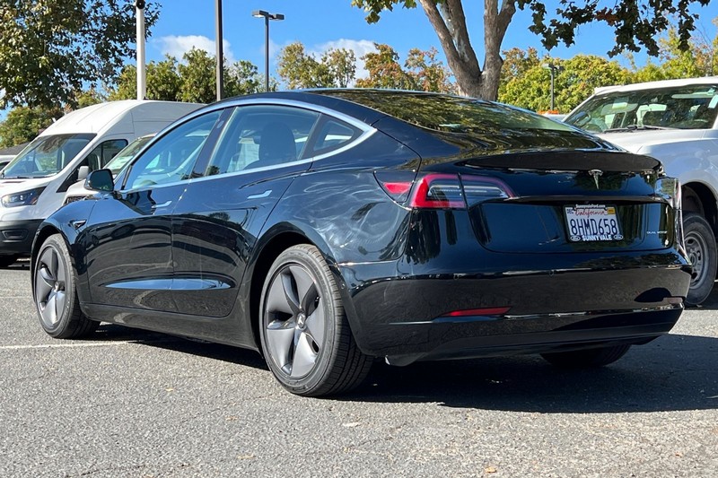 Tesla Model 3 Vehicle Full-screen Gallery Image 06