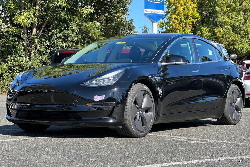 Tesla Model 3 Vehicle Full-screen Gallery Image 08