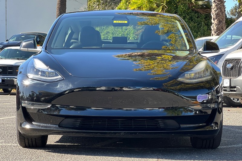 Tesla Model 3 Vehicle Full-screen Gallery Image 09
