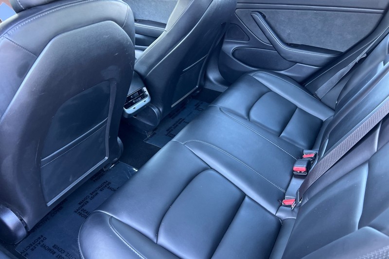 Tesla Model 3 Vehicle Full-screen Gallery Image 12