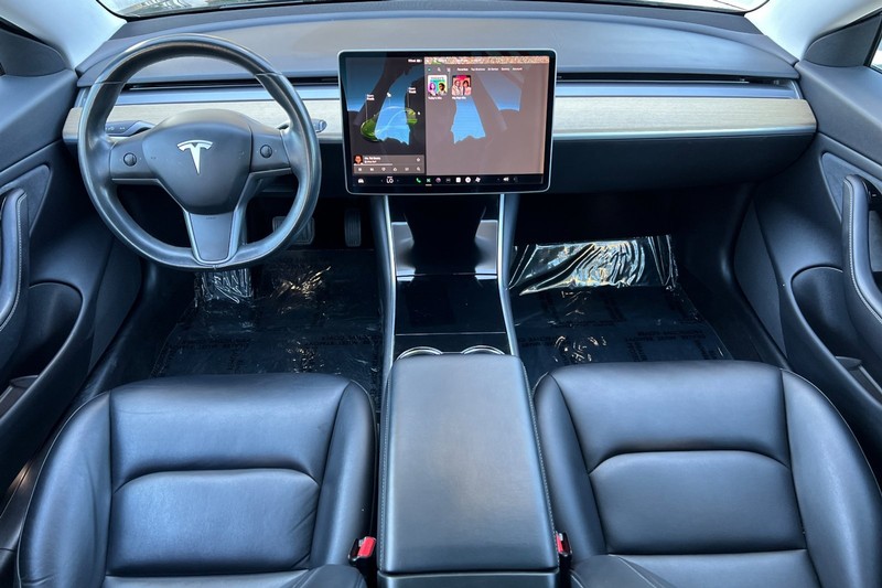 Tesla Model 3 Vehicle Full-screen Gallery Image 13