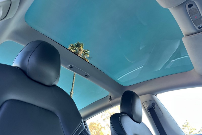 Tesla Model 3 Vehicle Full-screen Gallery Image 16